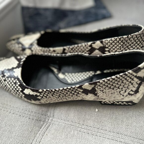 ZARA LEATHER ANIMAL PRINT BALLET FLATS - Picture 3 of 6